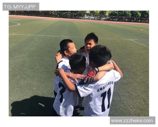 德国足球球星穿西服亮相引热议展现绅士风范与赛场激情并存 德国足球球星穿西服亮相引热议展现绅士风范与赛场激情并存